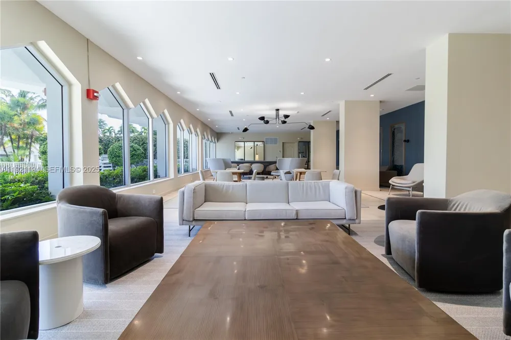 20 E Island Ave #1415 Miami Beach, FL 33139