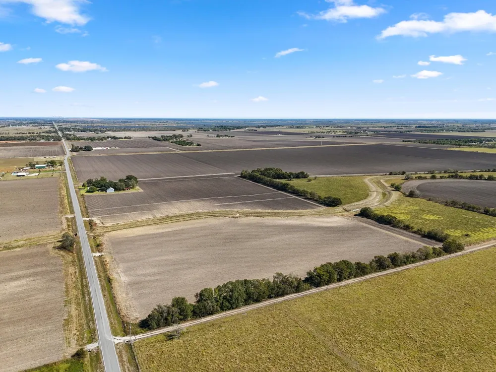Vrlla Road Guy, TX 77444