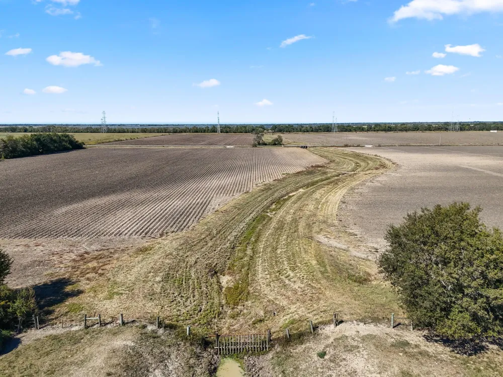 Vrlla Road Guy, TX 77444