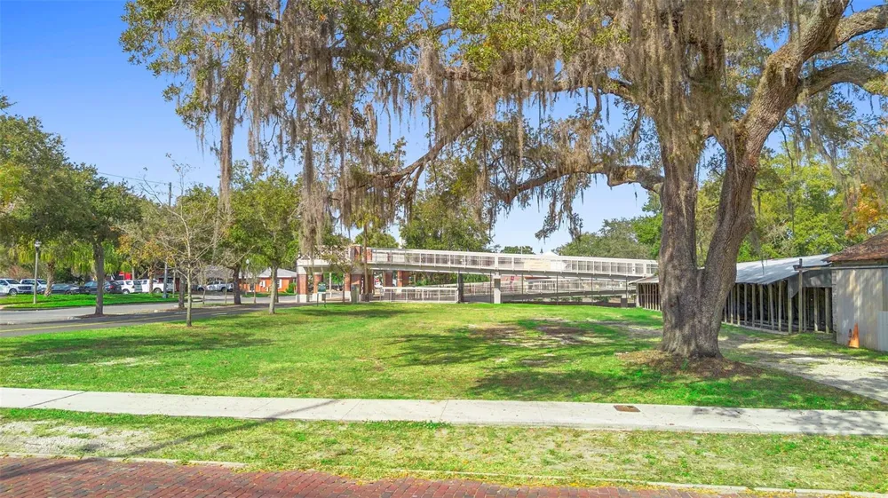 215 E 5TH STREET Apopka, FL 32703