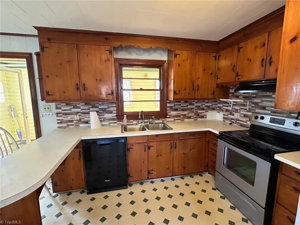 8431 Austin Traphill Road Elkin, NC 28621