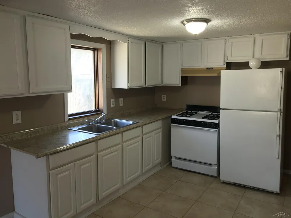 1608 S Hamilton Street Saginaw City, MI 48602