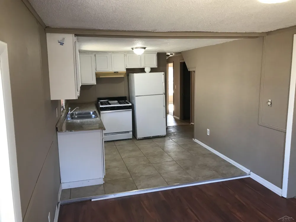 1608 S Hamilton Street Saginaw City, MI 48602