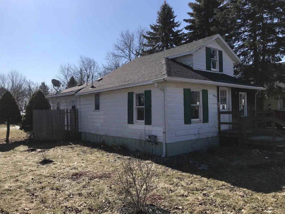 1608 S Hamilton Street Saginaw City, MI 48602