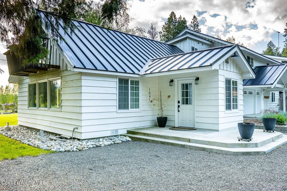 1041 Bottle Bay Road Sagle, ID 83860