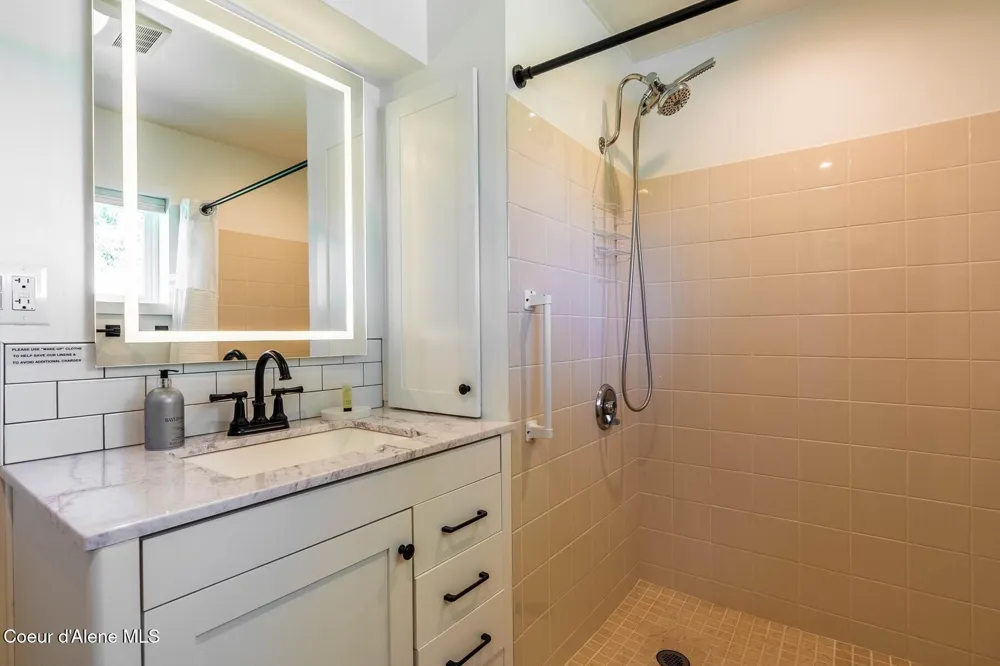 1041 Bottle Bay Road Sagle, ID 83860