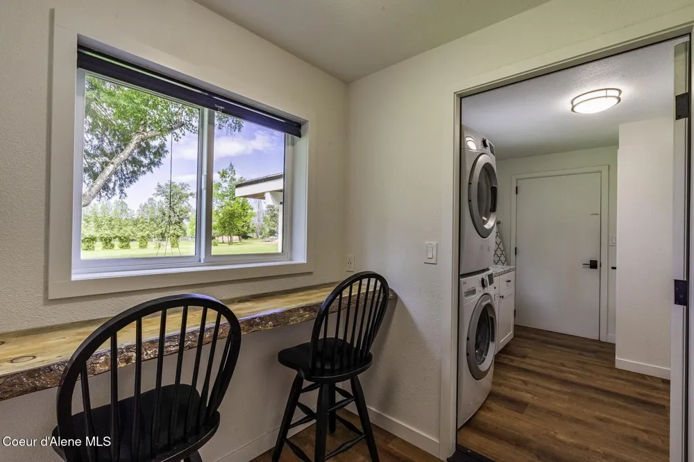 1041 Bottle Bay Road Sagle, ID 83860