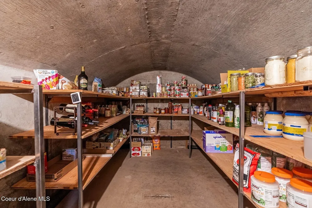 1041 Bottle Bay Road Sagle, ID 83860