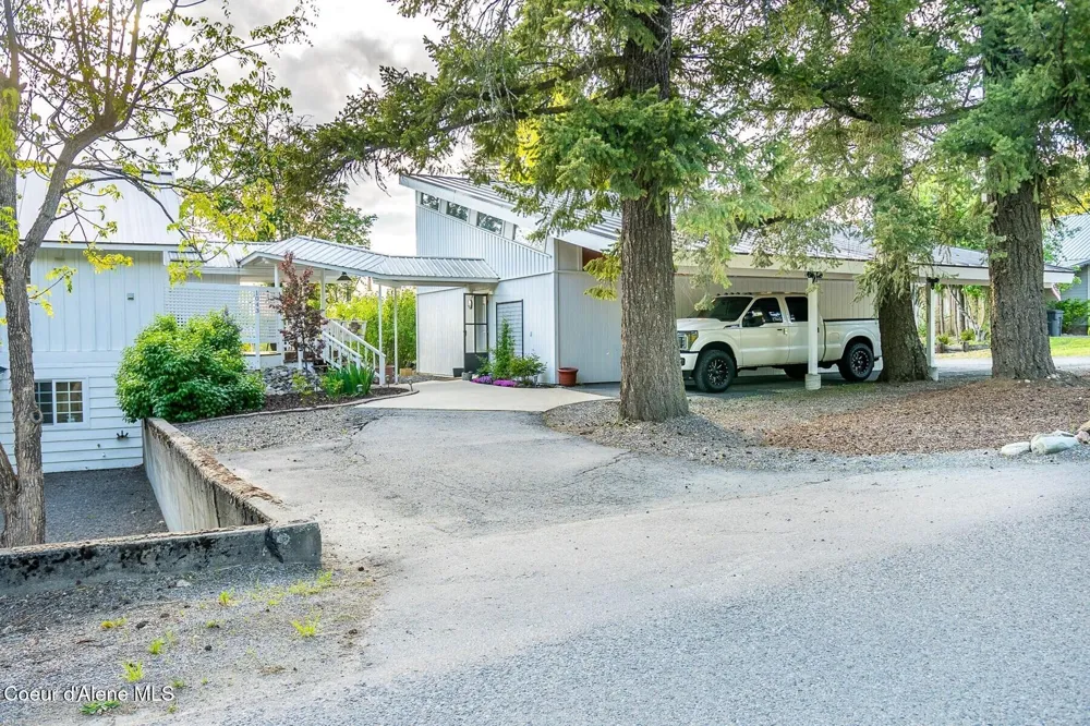 1041 Bottle Bay Road Sagle, ID 83860