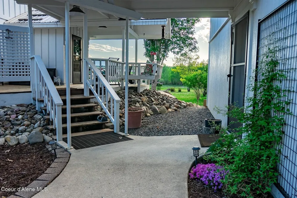 1041 Bottle Bay Road Sagle, ID 83860