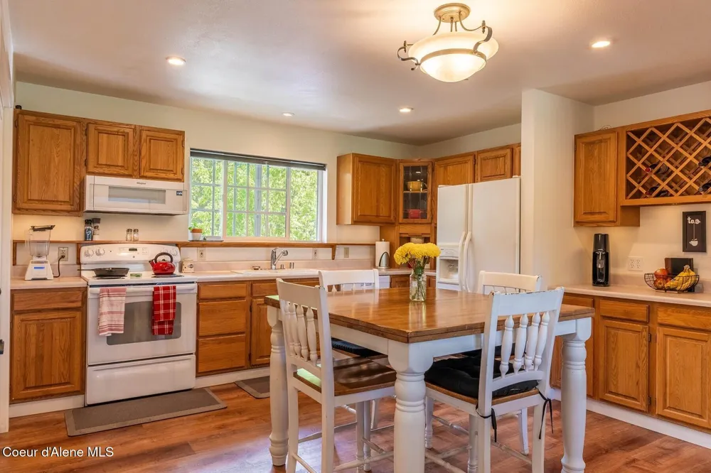 1041 Bottle Bay Road Sagle, ID 83860
