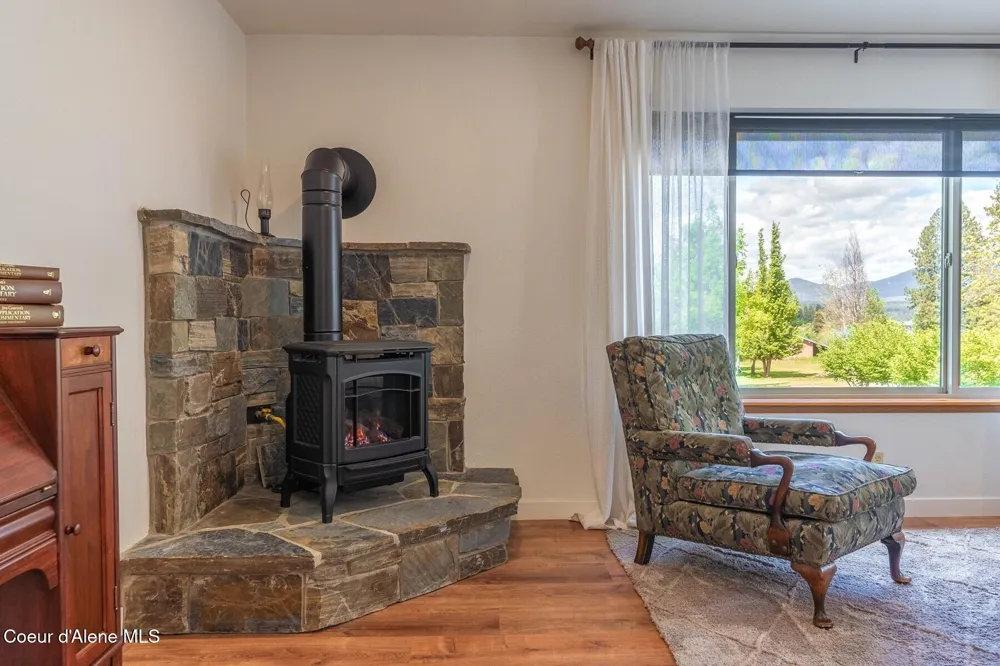 1041 Bottle Bay Road Sagle, ID 83860