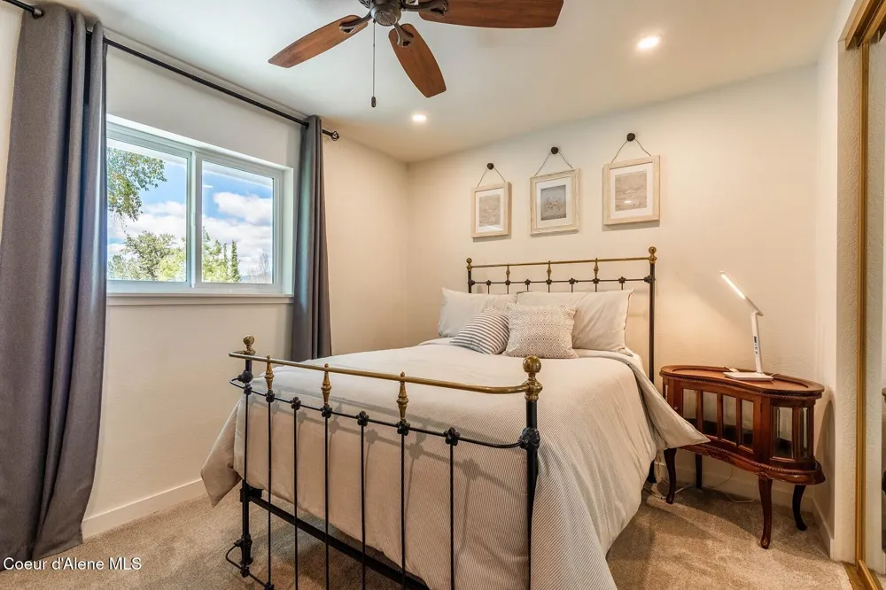 1041 Bottle Bay Road Sagle, ID 83860