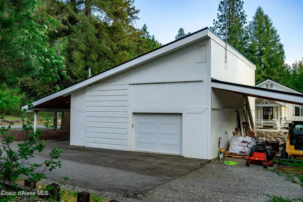 1041 Bottle Bay Road Sagle, ID 83860