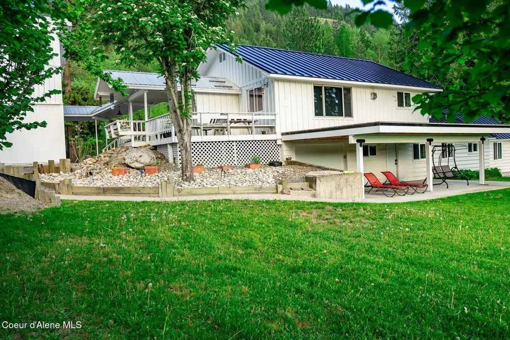 1041 Bottle Bay Road Sagle, ID 83860