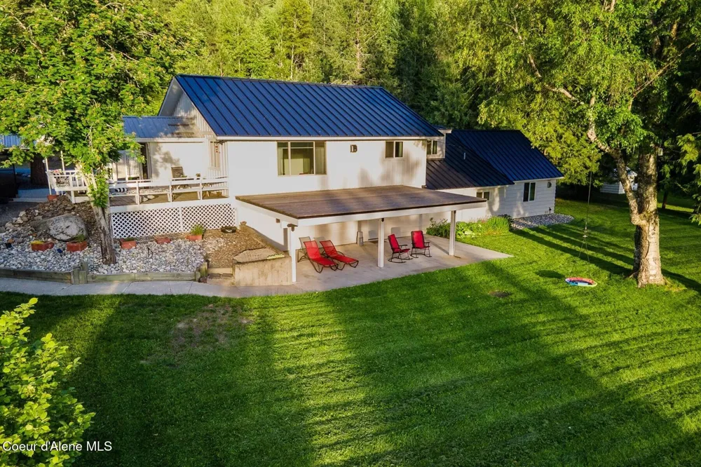 1041 Bottle Bay Road Sagle, ID 83860