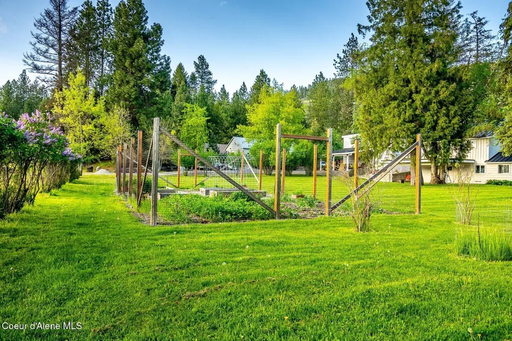 1041 Bottle Bay Road Sagle, ID 83860