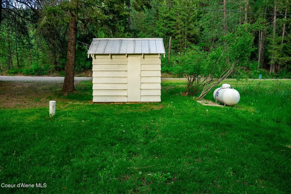1041 Bottle Bay Road Sagle, ID 83860