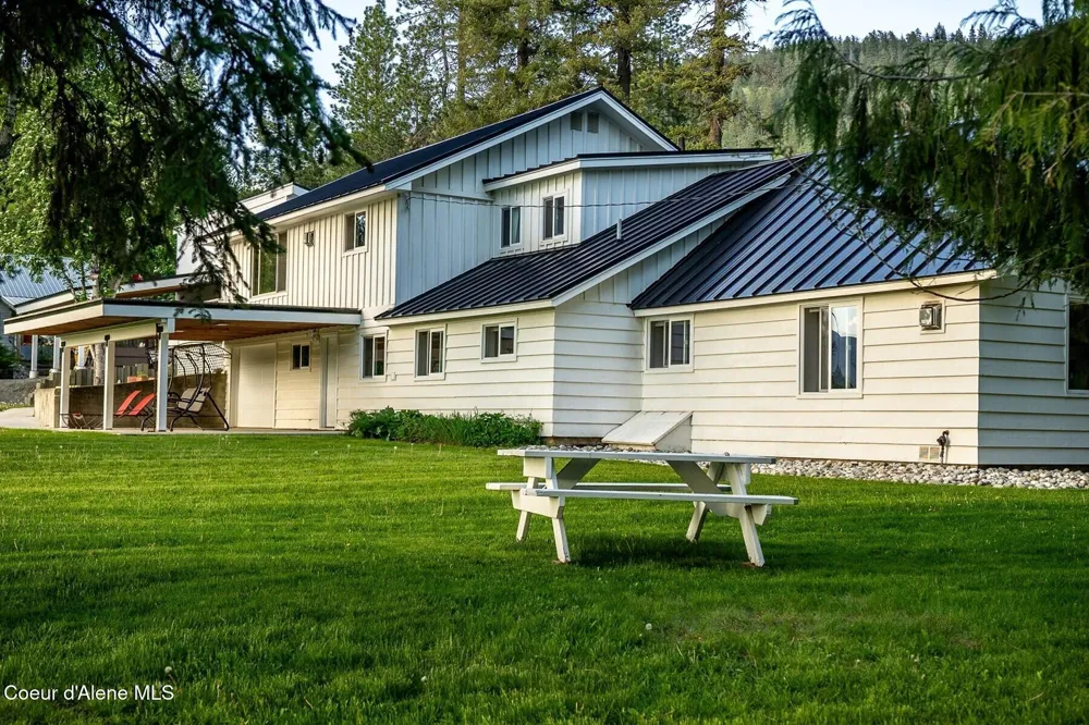1041 Bottle Bay Road Sagle, ID 83860
