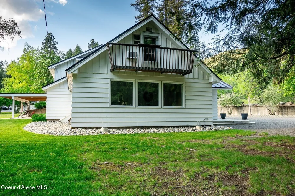 1041 Bottle Bay Road Sagle, ID 83860
