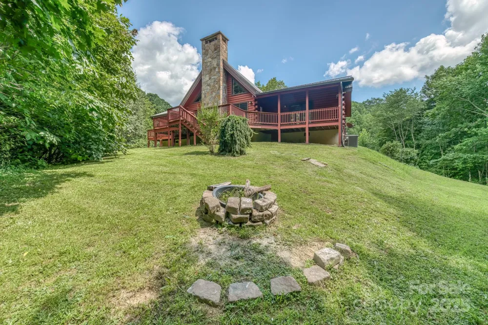 5023 Elk Park Highway Elk Park, NC 28622
