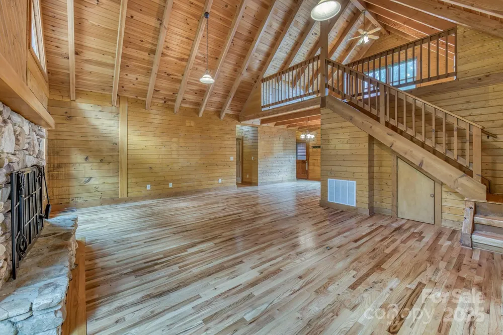 5023 Elk Park Highway Elk Park, NC 28622