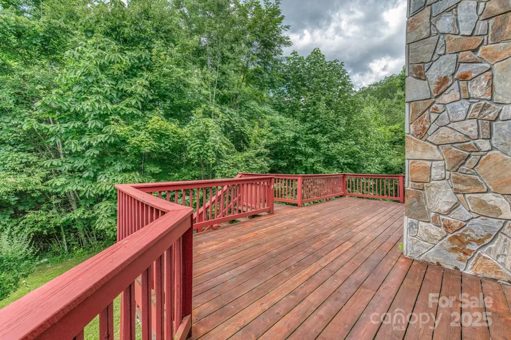 5023 Elk Park Highway Elk Park, NC 28622