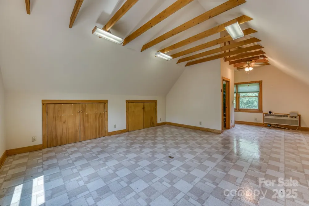 5023 Elk Park Highway Elk Park, NC 28622