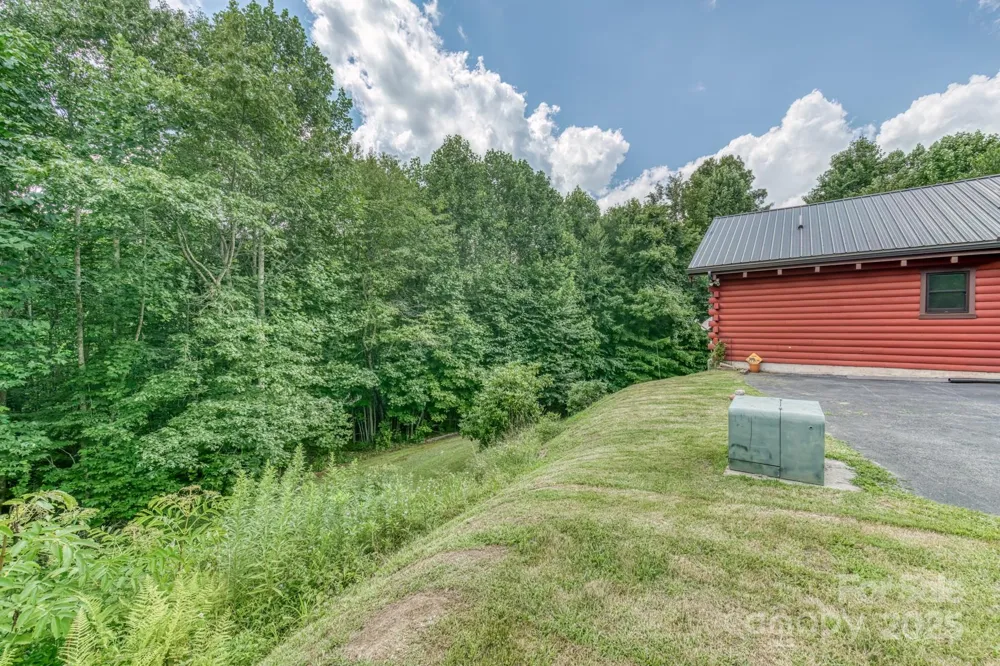 5023 Elk Park Highway Elk Park, NC 28622