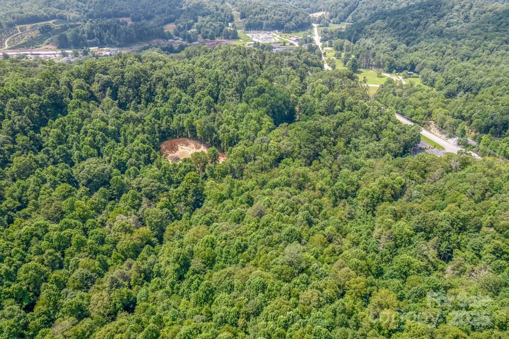 5023 Elk Park Highway Elk Park, NC 28622