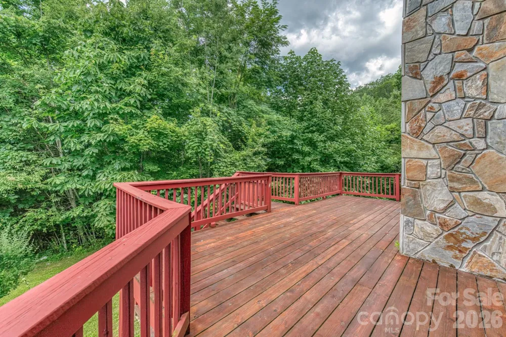 5023 Elk Park Highway Elk Park, NC 28622
