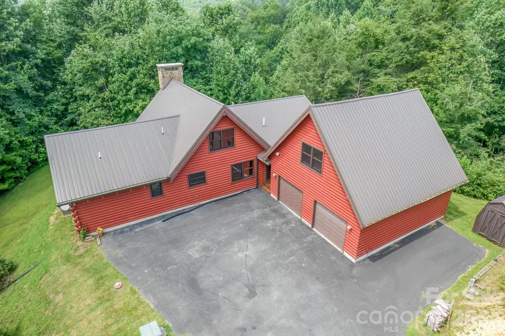 5023 Elk Park Highway Elk Park, NC 28622