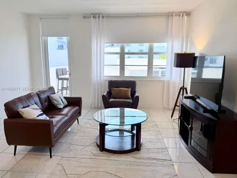 100 Lincoln Rd #541