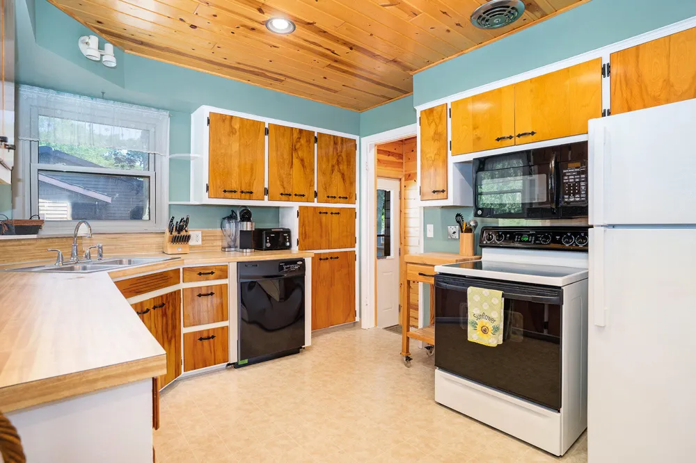 1018 Ruddiman Drive Muskegon, MI 49445