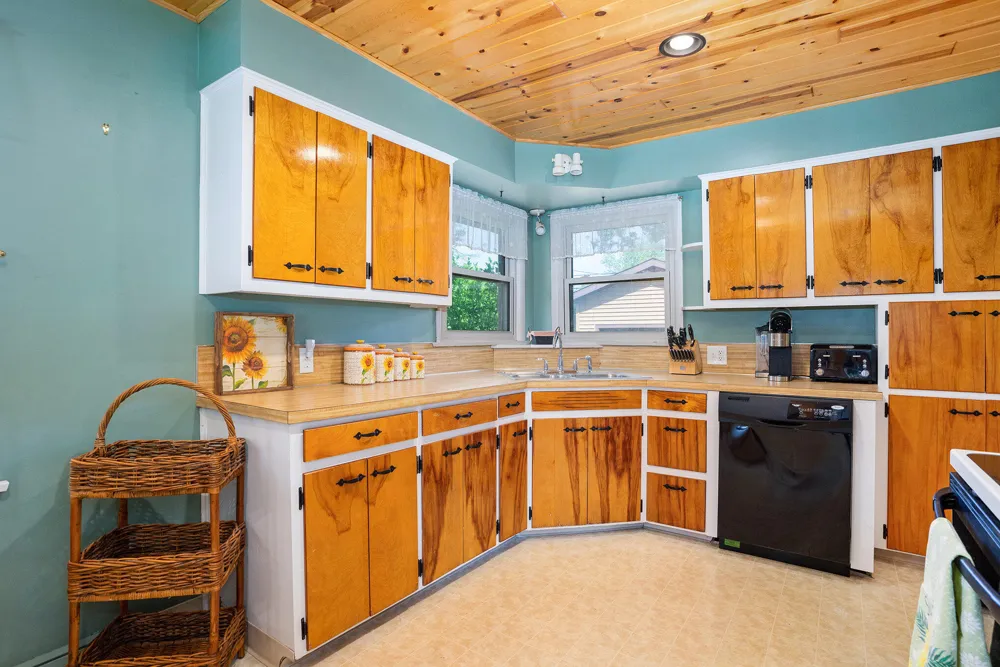 1018 Ruddiman Drive Muskegon, MI 49445
