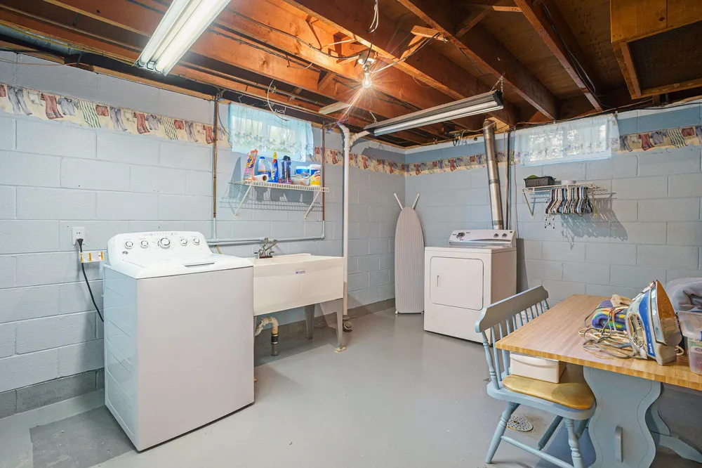 1018 Ruddiman Drive Muskegon, MI 49445
