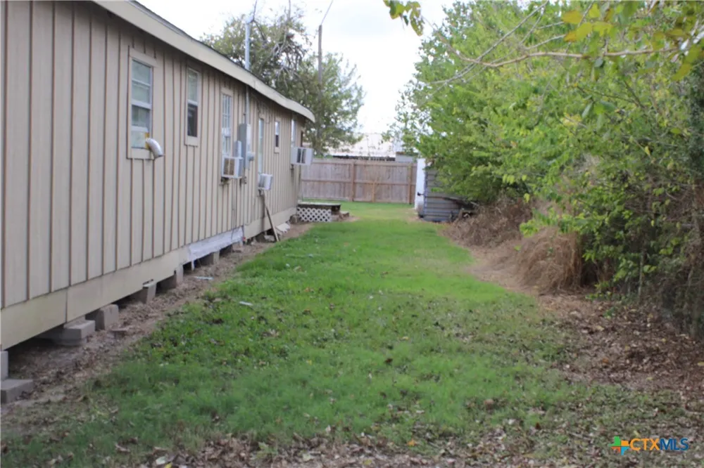 233 Indiana Street Bloomington, TX 77951