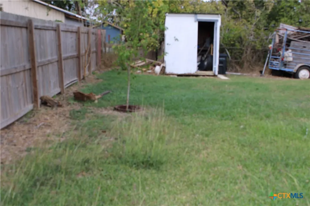 233 Indiana Street Bloomington, TX 77951
