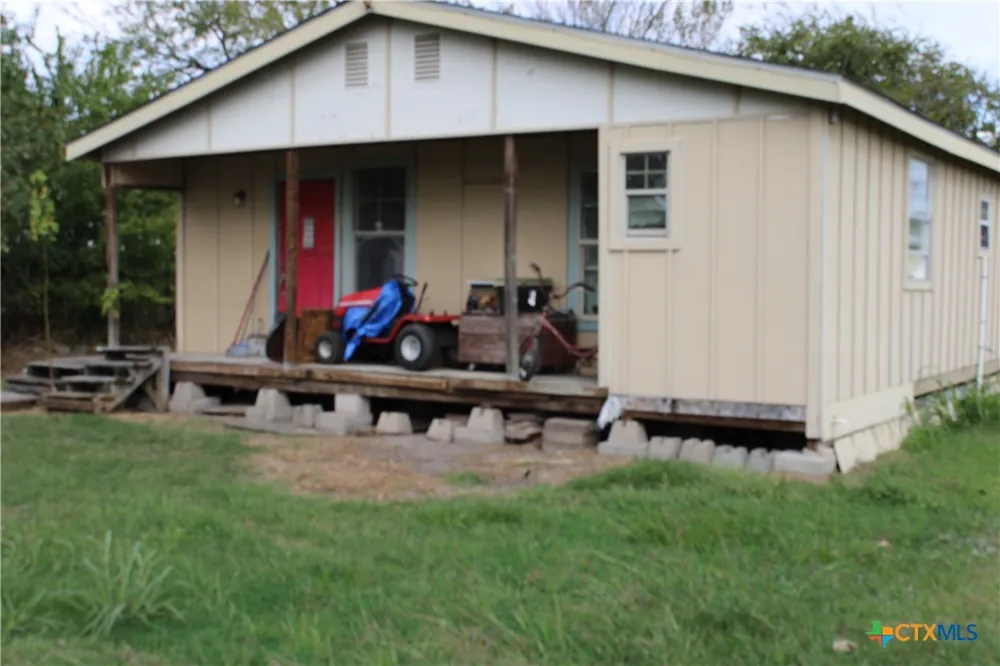 233 Indiana Street Bloomington, TX 77951