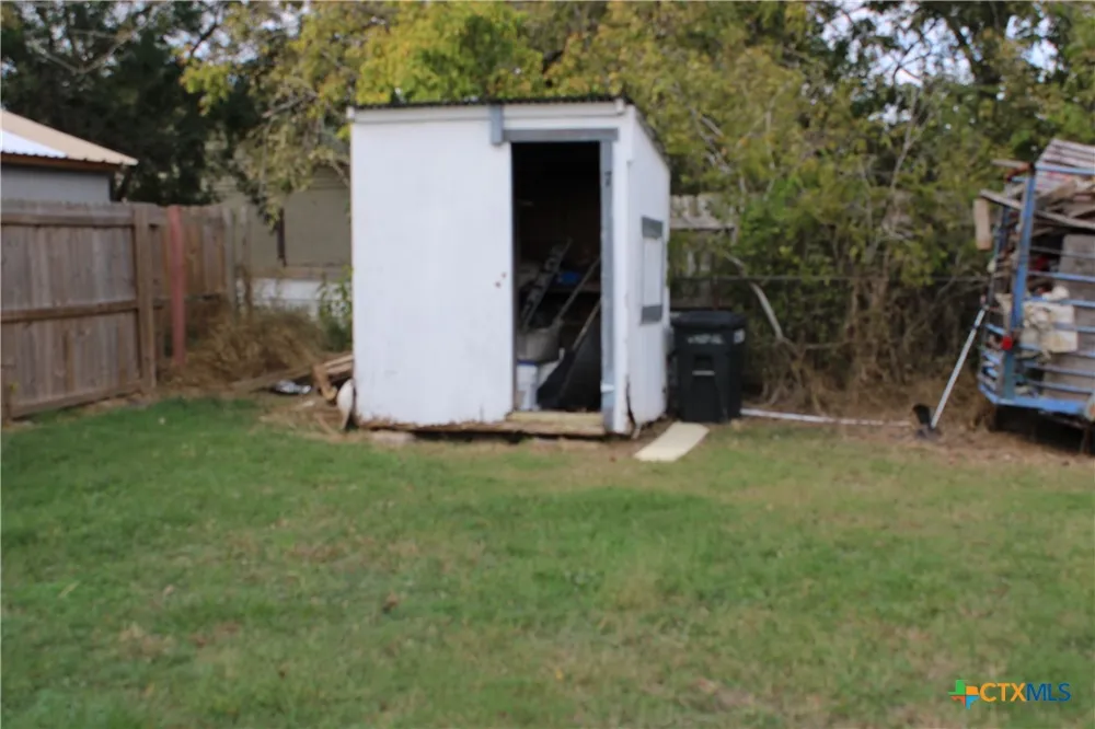 233 Indiana Street Bloomington, TX 77951