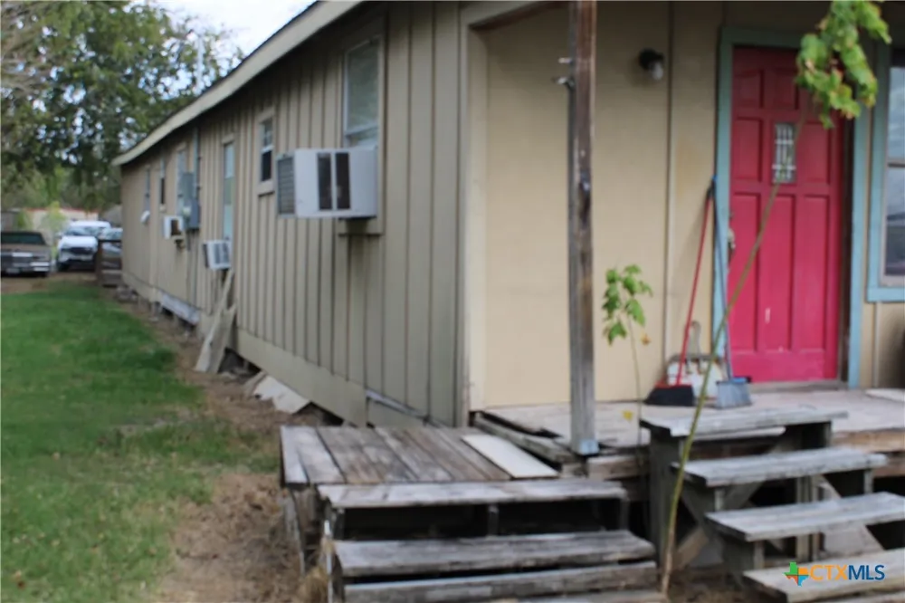 233 Indiana Street Bloomington, TX 77951