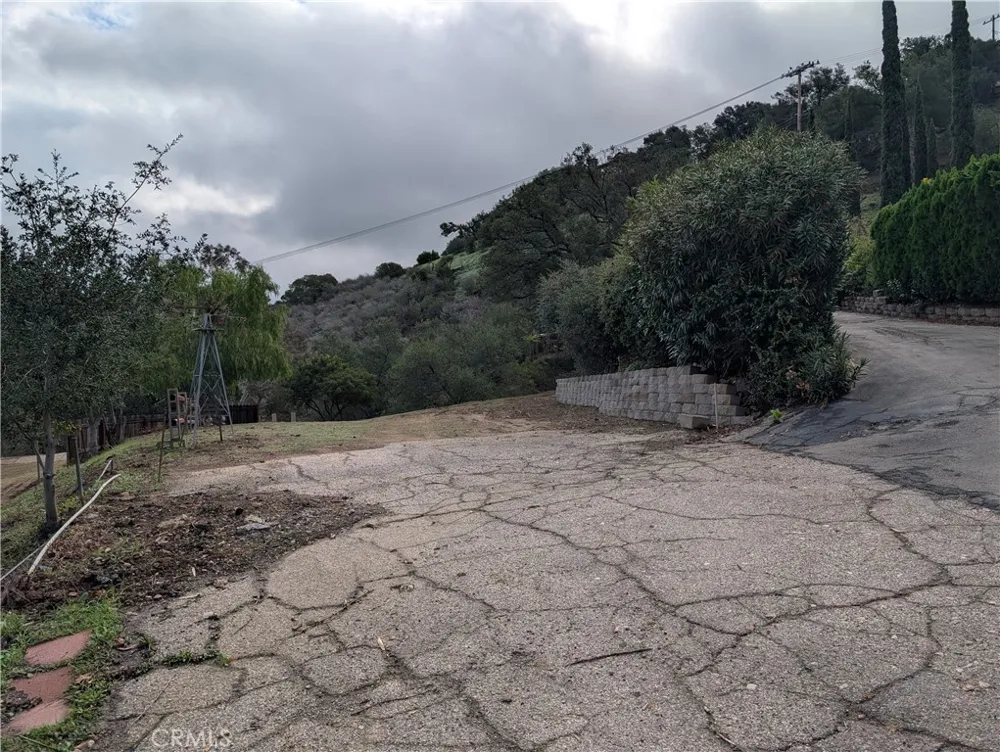 1087 LOMA LANE Simi Valley, CA 93063