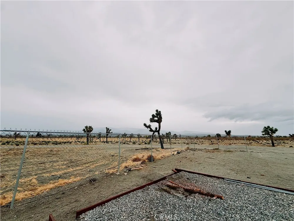 12452 Golden View Pinon Hills, CA 92372