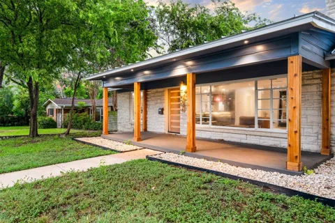 4406 Airport Boulevard