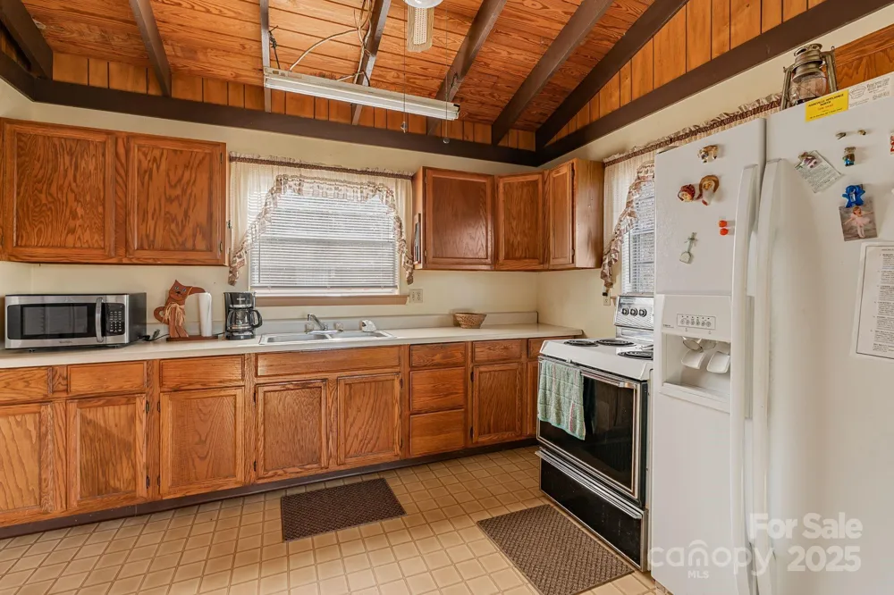 2650 Secluded Valley Road Marshall, NC 28753