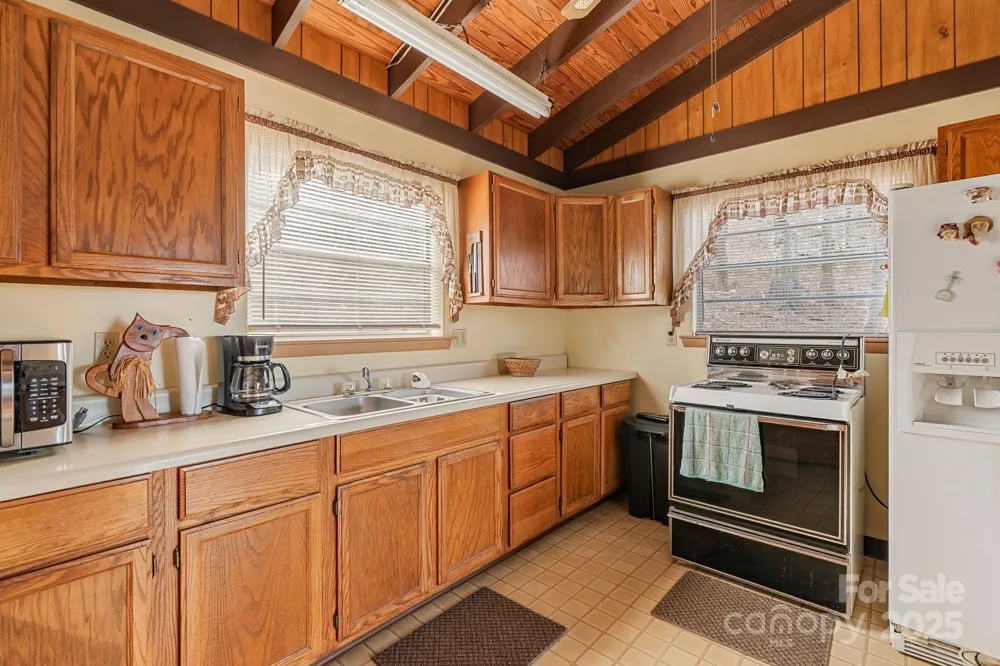 2650 Secluded Valley Road Marshall, NC 28753