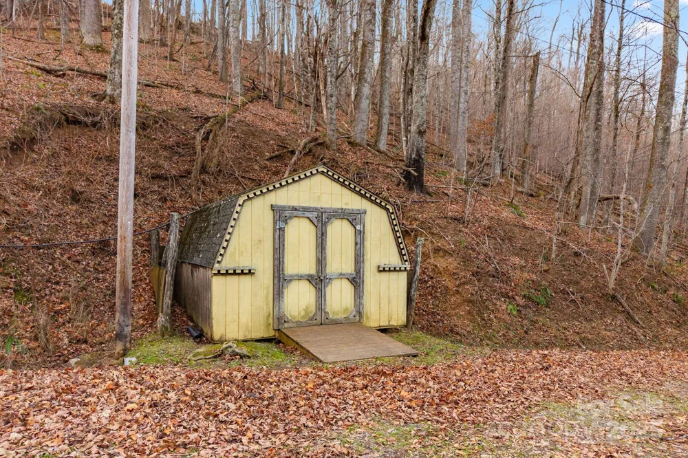 2650 Secluded Valley Road Marshall, NC 28753