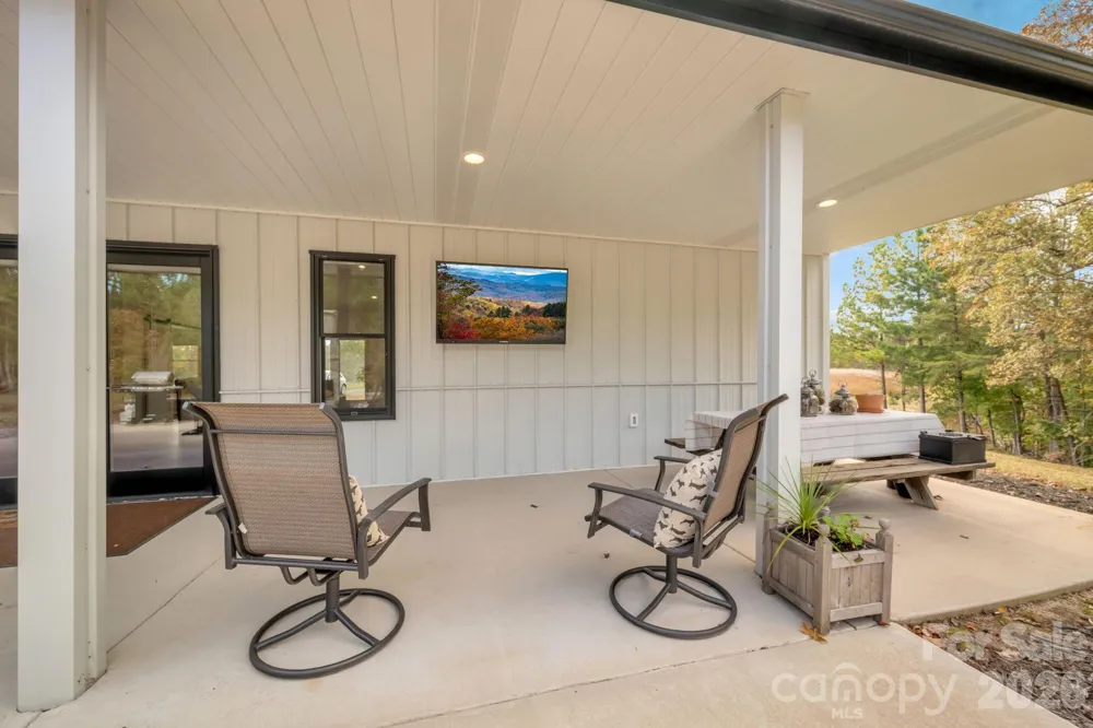 1260 Beaver Island Trail Road Walnut Cove, NC 27052