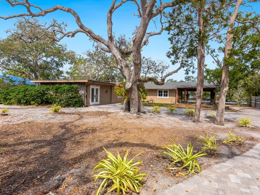 615 BUTTONWOOD DRIVE Longboat Key, FL 34228