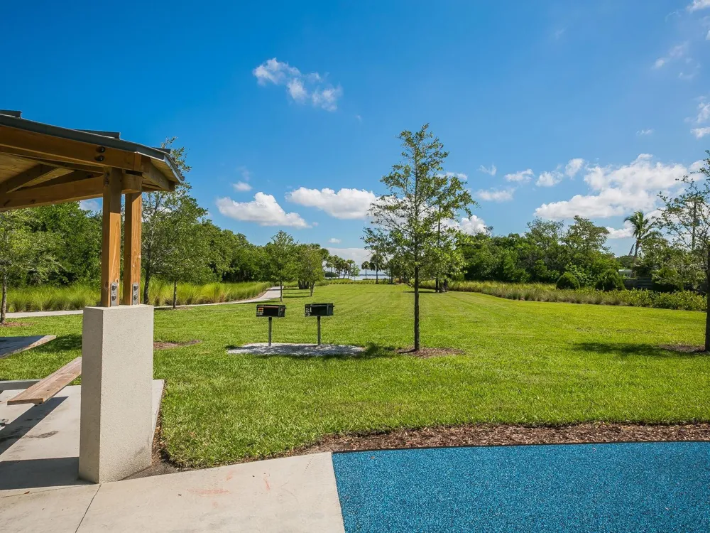 615 BUTTONWOOD DRIVE Longboat Key, FL 34228